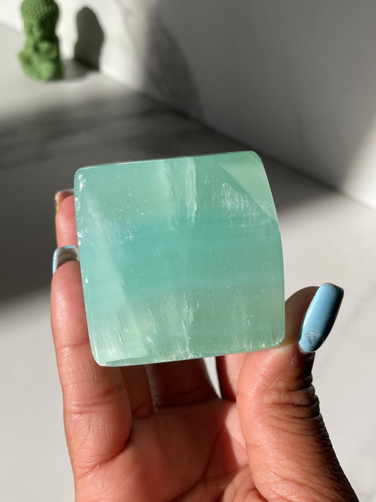 Caribbean Calcite Tilting Cube | D