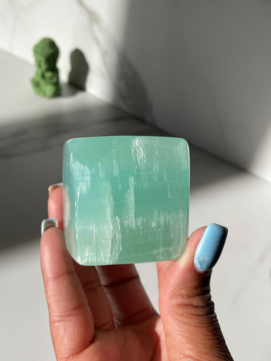 Caribbean Calcite Tilting Cube | D